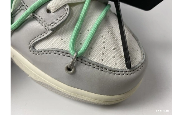 DM1602-114 4 Dunk Nike Low O-W Lot 0721